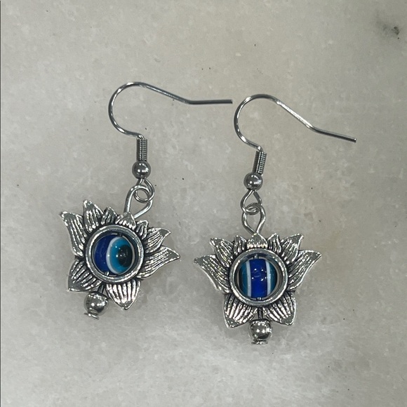 Elegant Silver and Blue Lotus Earrings - Picture 3 of 3